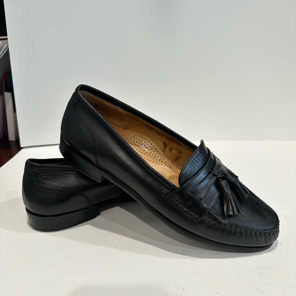 Vintage Cole Haan leather loafers with tassel, black, size 8 1/2 medium